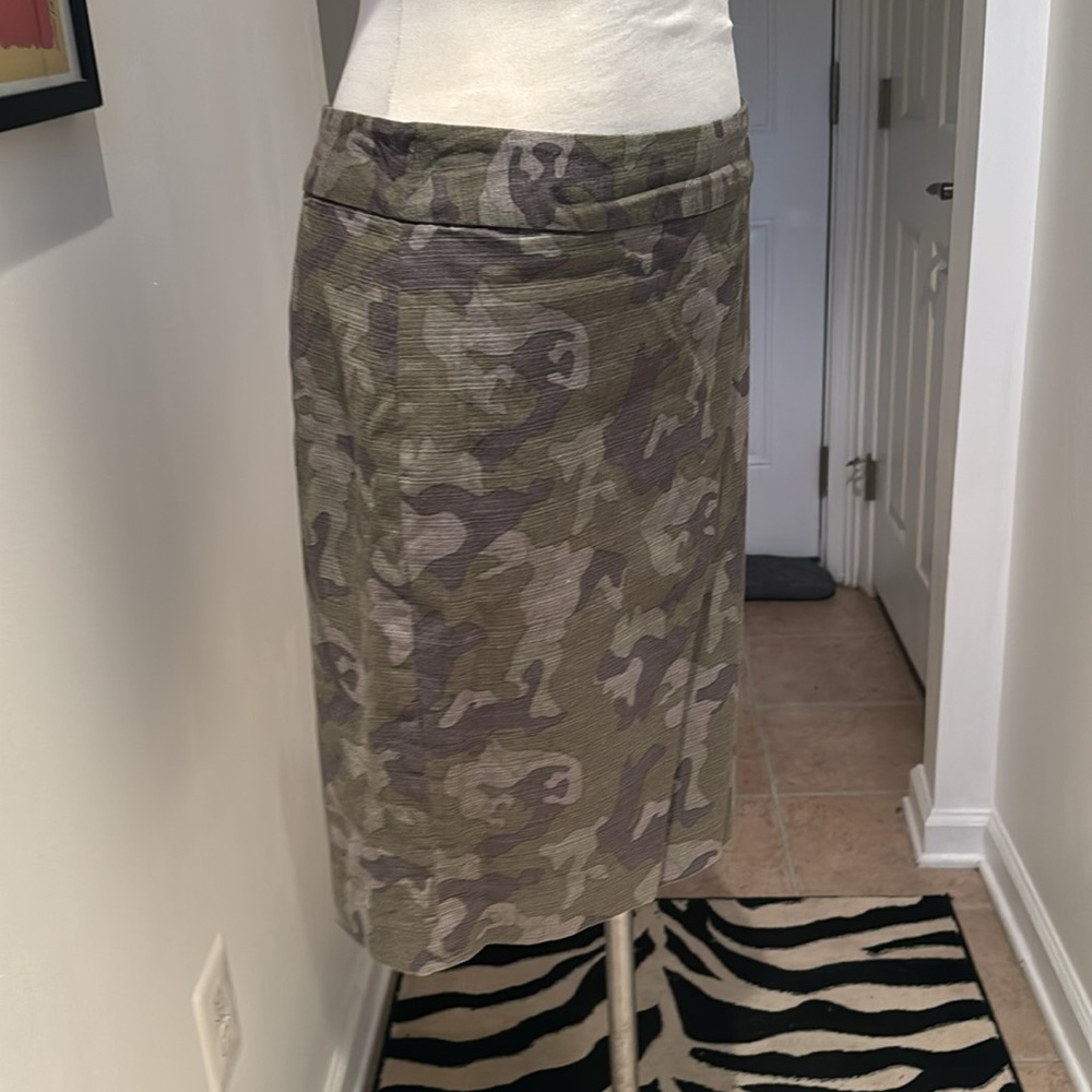 Banana Republic Camo Skirt Sz 8 😘